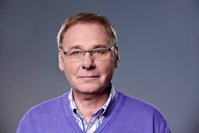 Jan de Hoop rijdt auto van tegenligger in puin