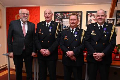 Onderscheidingen voor jubilerende brandweermannen in Oeffelt