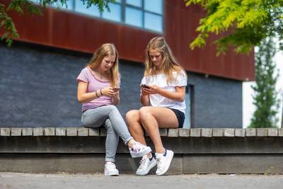 Frankrijk verbiedt telefoongebruik onder schooltijd