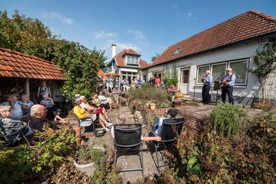 Muzikanten in de tuin bij twintig Diepenheimers