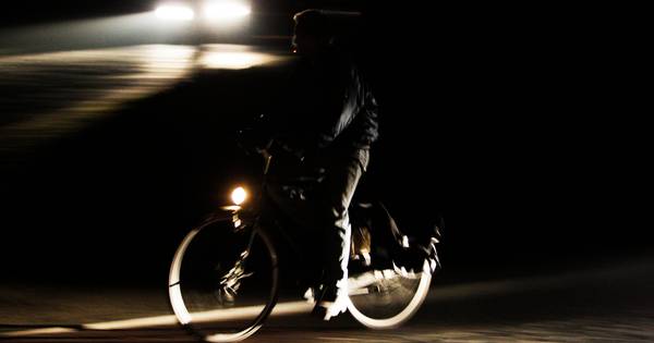 Jonge fietsers bekeurd voor rijden zonder licht in Etten-Leur ETTEN-LEUR