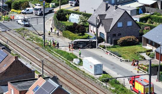 Dit weten we al over de botsing tussen een schoolbusje en een trein in Buggenhout