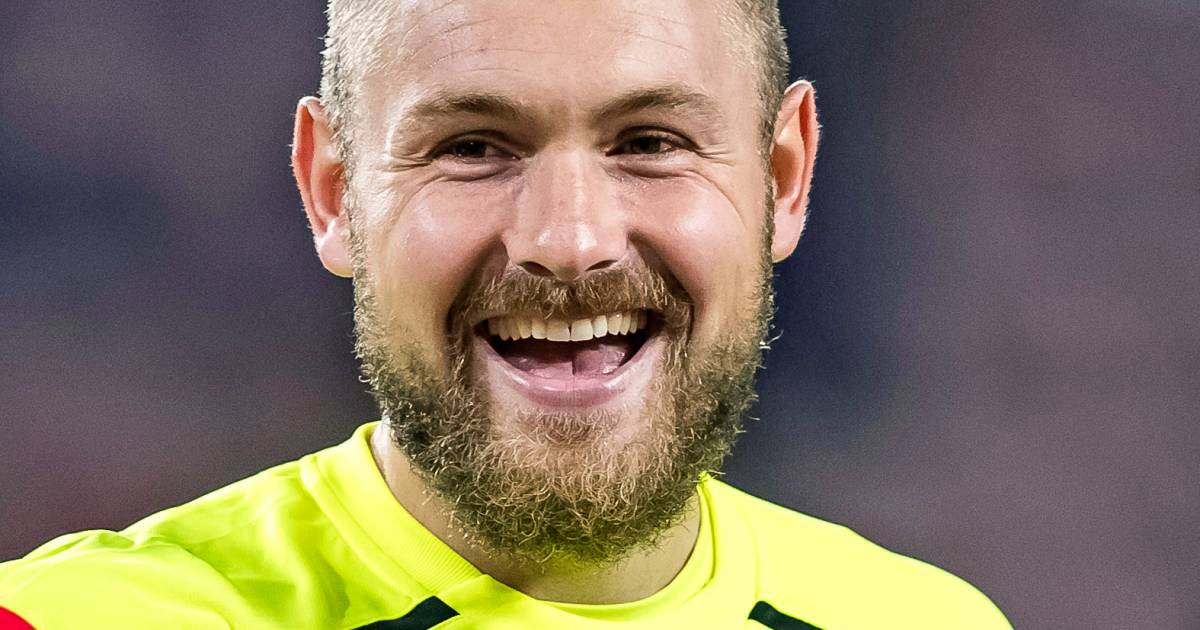 Zoet verdedigt het doel tegen VVV | Sport | bd.nl