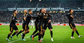 Ajax is af en toe ‘manisch’ op het veld, ziet Míchel: ‘Met twaalf nieuwe spelers is het moeilijk om vastigheid te vinden’