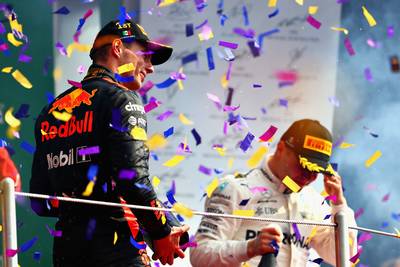 Oppermachtige Verstappen wint Grand Prix van Mexico