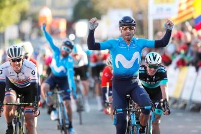 Valverde wint sprint en is nieuwe leider in Catalonië