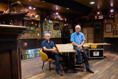 Spraakvermaak vanuit Ons Thuis, maar alleen online: ‘Mondkapjes en een talkshow, dat gaat niet samen