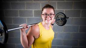 Ooit woog ze 130 kilo, nu is ze personal coach: “Hoe hard ik ook train, ik zal er nooit zo afgelijnd uitzien als andere coaches”
