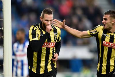 Matavz viert met 'Bebeto-achtige' wiegbewegingen geboorte zoon