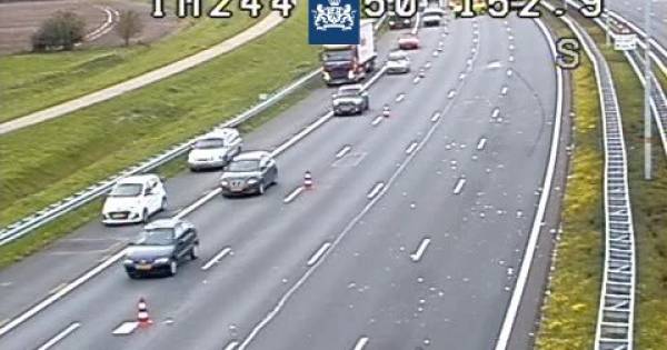 Vertraging door kapot gereden vriezer op de A50 voorbij - BD.nl
