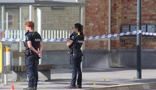 Man in levensgevaar na schietpartij aan het station van Diksmuide: zes verdachten gearresteerd