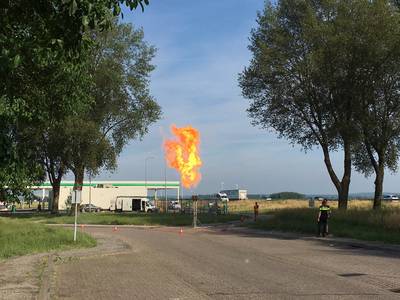 Lange file op A12 door steekvlam bij benzinepomp Duiven