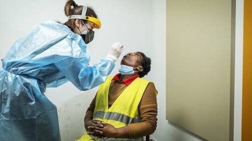 Daar komen - eindelijk - de sneltesten op het werk: “Met de huidige cijfers moeten we niet meer twijfelen. We zullen rap weten wat ze waard zijn”