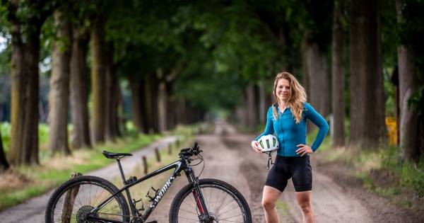 Ex-wielrenster en boerendochter Sanne van Paassen schrijft motivatieboek over haar lijfspreuk - Eind