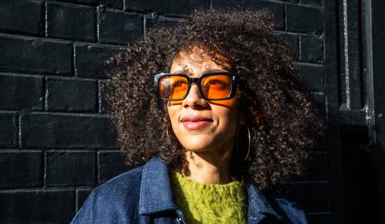 Karine Claassen over kolonialisme en identiteit in Groenland: ‘Zelfs ik botste daar op mijn vooroordelen’