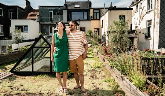‘De ene dag een sensueel diner voor vrouwen, de volgende dag een afscheidsceremonie’: zij bouwden een feestzaal in hun woonst