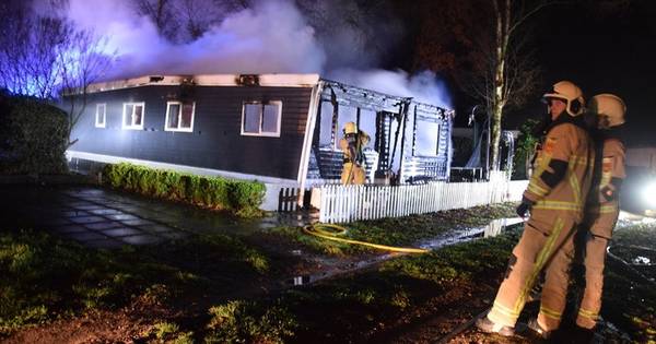 Brand in chalet Geesteren zoveelste op een camping in deze regio - Tubantia