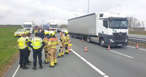 A15 richting Nijmegen dicht door ongeval bij Herveld