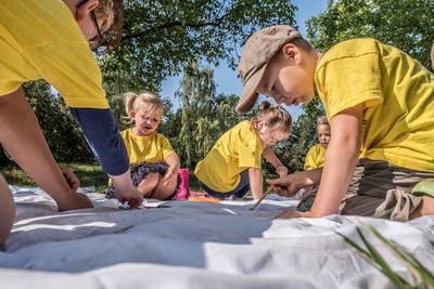 Met genoeg vrijwilligers kunnen ook de kleuters weer meedoen met de vakantieweek in Beek