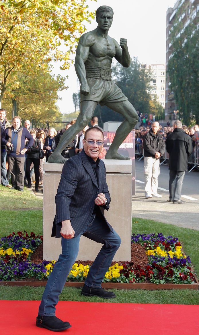 La statue de Jean-Claude Van Damme bientôt démontée ...