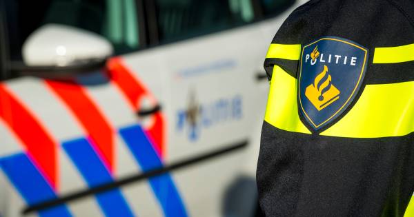 AD • Botsende auto's veroorzaken verkeersongeval op Overschieseweg • #Schiedam.