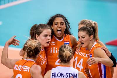 Eerste overwinning volleybalsters bij Montreux Masters