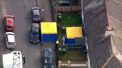 Britse politie doorzoekt huizen na aanslag op metro londen