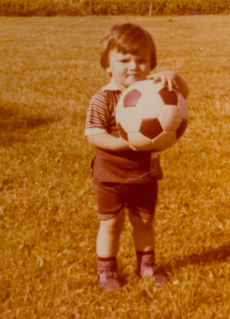 Al snel werd duidelijk wat de passie was van kleine Ivan. "Hij speelde voetbal tot hij erbij neerviel", herinnert moeder Ivka zich.