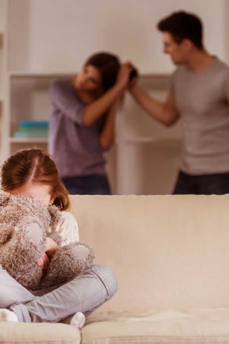 Achter de voordeur bij huiselijk geweld: ‘Eigenlijk zit niemand op een telefoontje van ons te wachten’