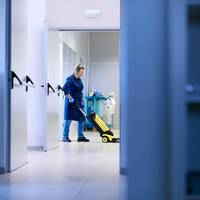 Deeltijds gewerkt en langdurig ziek? Vandenbroucke trekt laagste uitkeringen met 300 euro op