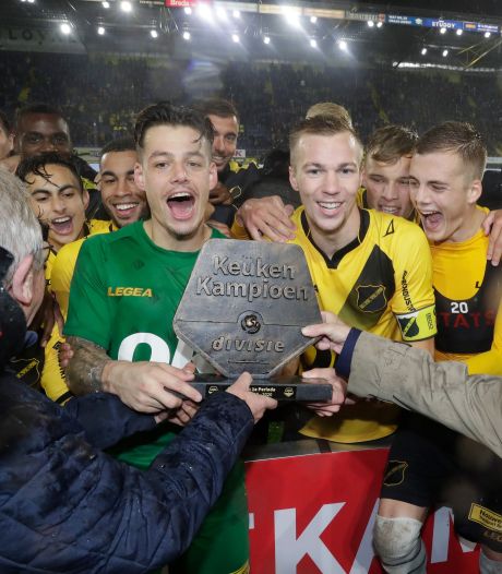 Revelatie Van Hooijdonk Opgenomen In Keuken Kampioen Divisie Elftal Van De Week Nac Bndestem Nl