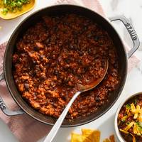 Een pittige, gerookte en stevige kom chili con carne maak je zo