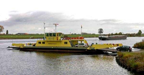 Veer Herpt-Bern weer in de vaart; Capelse veer gestremd - BD.nl