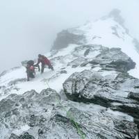 Een man liet zijn vriendin achter op een berg in de Alpen, uren later was ze dood: tragisch ongeval of criminele nalatigheid?