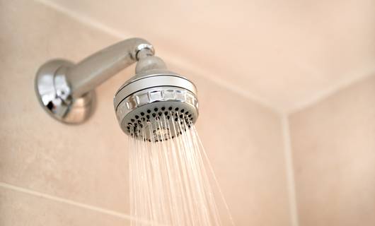 Besparen op je douchebeurt? Met deze 5 tips lukt het