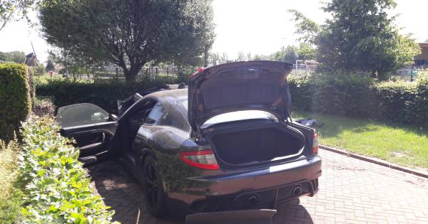 Verdachte brandstichting Maserati van scootertycoon opgenomen in Pieter Baan Centrum .