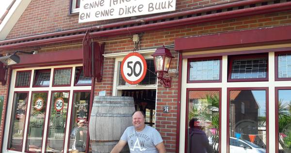 Geintje: deur Groesbeeks café gebarricadeerd als verjaardagscadeau | Berg en Dal - De Gelderlander