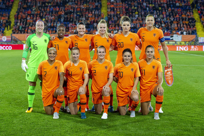 Oranje Leeuwinnen oefenen tegen Chili in Alkmaar ...