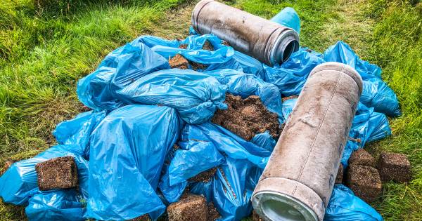 Voor tweede keer in een maand ##drugsafval gedumpt bij blauwe #bessenboer in #Nuenen.