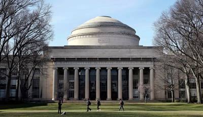 Harvard et MIT attaquent en justice la révocation des visas des étudiants étrangers