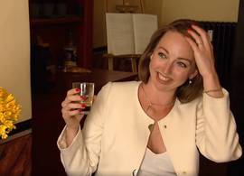 Twitter gaat los op strenge Debbie in ‘B&B vol liefde’: “Ze zoekt gewoon een klusjesman”