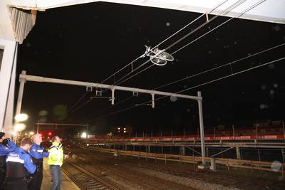 Aangifte na 'bizar' vandalisme: fiets in bovenleiding bij Dieren