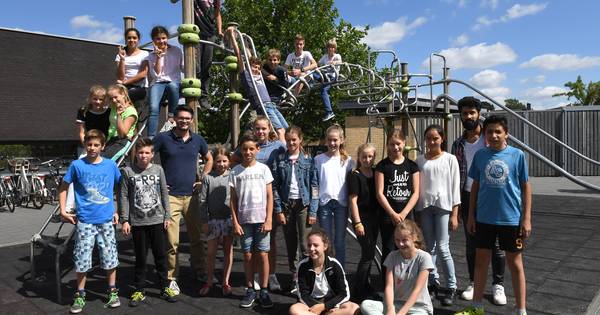 Scholen massaal een uurtje later open | Scholenstaking - De Gelderlander