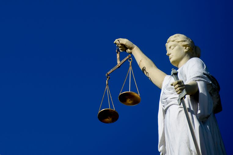 De doodsoorzaak is onduidelijk, maar volgens het OM gaat het in de pinda-zaak om moord - Trouw