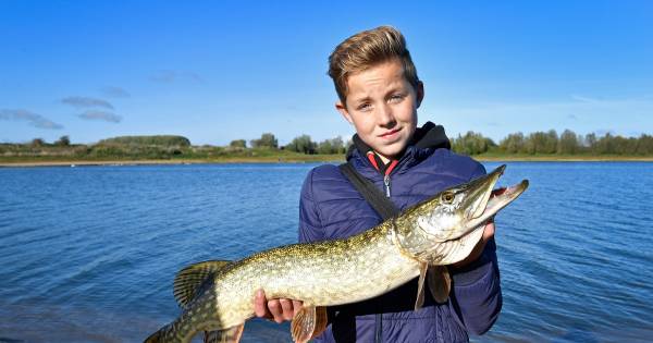 Vonkerplas in Dreumel zit zeker wel vol met vis, bewijzen inwoners