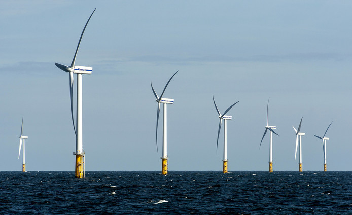 Het prinses Amalia windpark voor de kust van IJmuiden