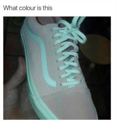 Tweestrijd op social media over kleur van deze gympen