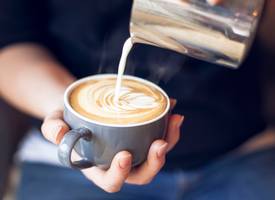 Dit is waarom koffie mét melk zo gezond is 