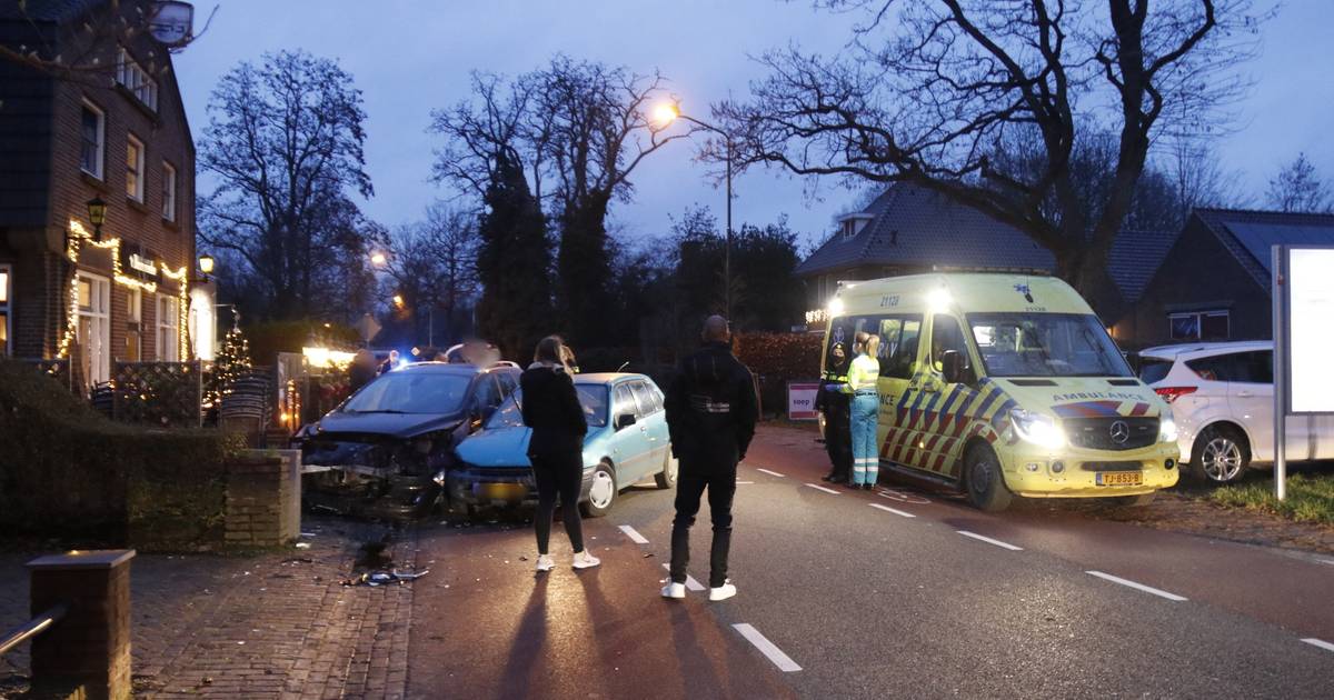 Oudere vrouw naar ziekenhuis na aanrijding in Boxmeer.