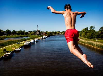 Extra controle op brugspringers tijdens zomerperiode: ‘We weten waar de hotspots zijn’
